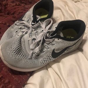 Nike free rn shoes